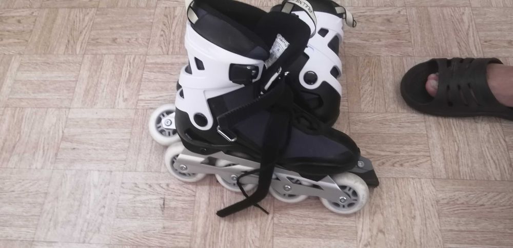 Роликовые коньки