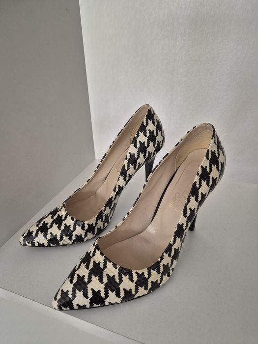 Елегантни обувки на ток