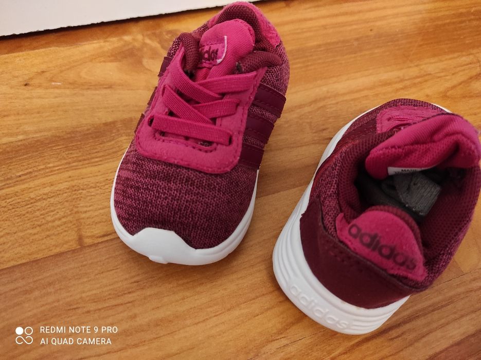 Adidași cu talpa flexibila