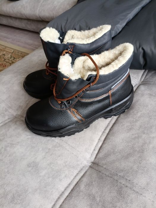 Продам спец обувь зимняя