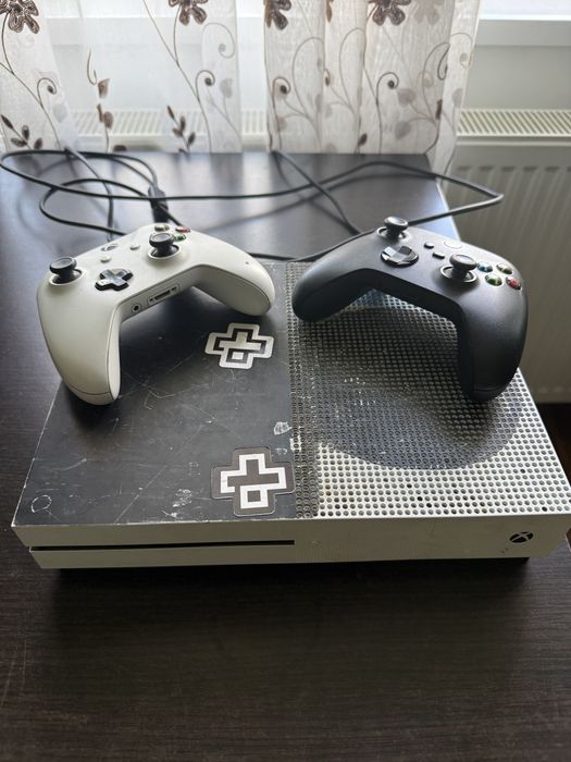 vand consola xbox one s