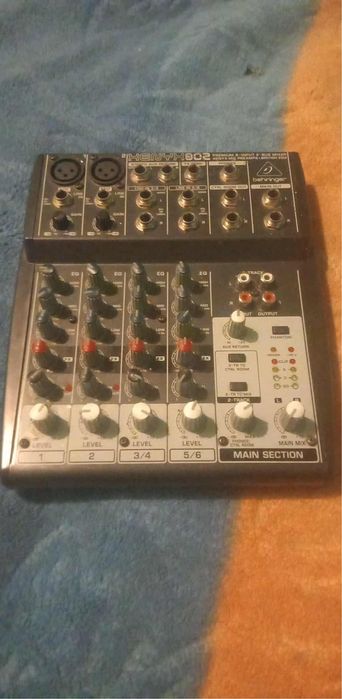 Vand boxe tot ce se vede …sau schimb