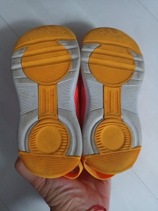 Маратонки Adidas номер 26,5 , сандали делатлон 26/27 момиче