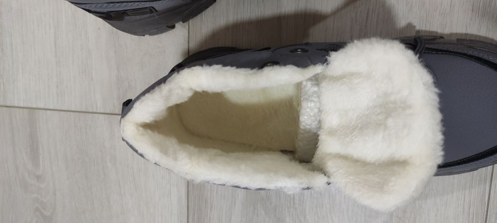 Ботинки новые, тёплые с мехом в наличии только 38,5 размер