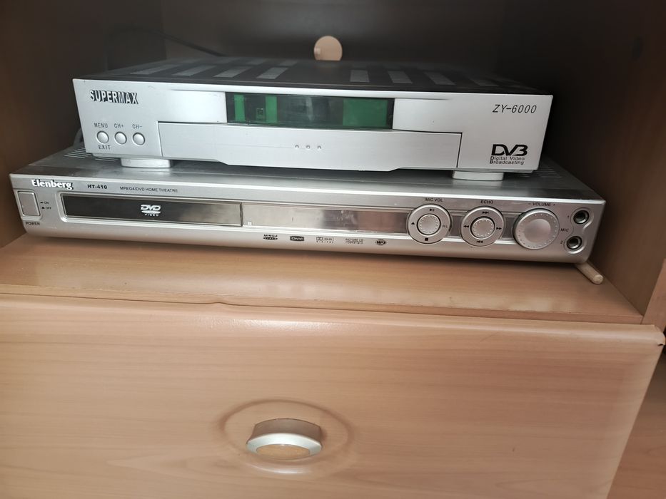 Dvd двд плеер 2 штуки