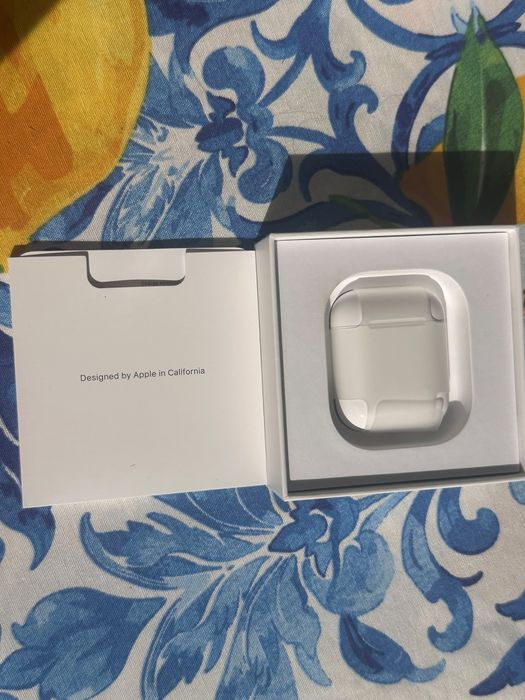 Wireless charging case airpods