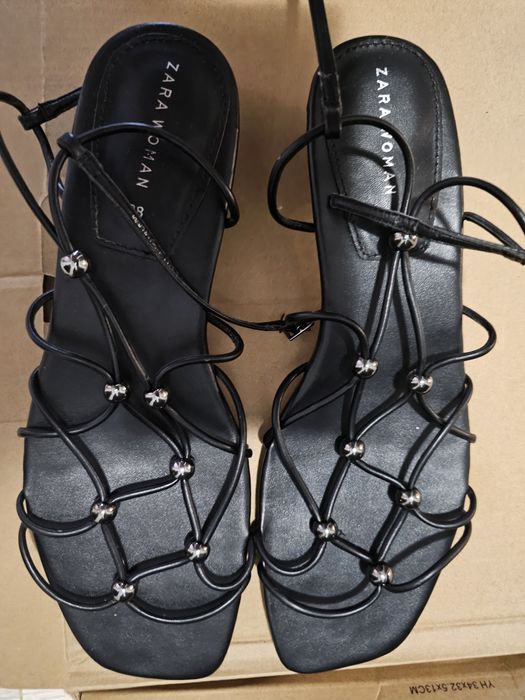 Sandale cu bretele și cu toc mic Zara