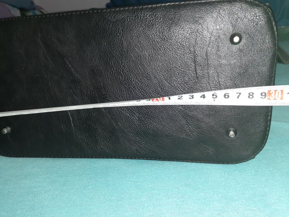 Малка черна кожена чанта