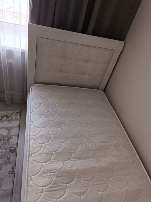 Продам кровать с матрасом!