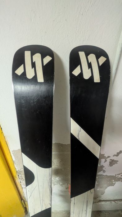Ski Freeride Volkl Shiro 2013, 153 cm, legaturi tura, foci aproape noi
