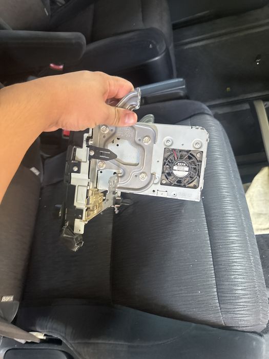 Магнитол tayota Alphard