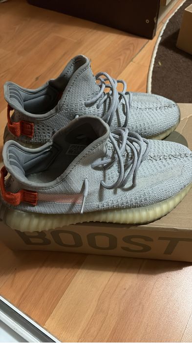 Yeezy 350 V2.
