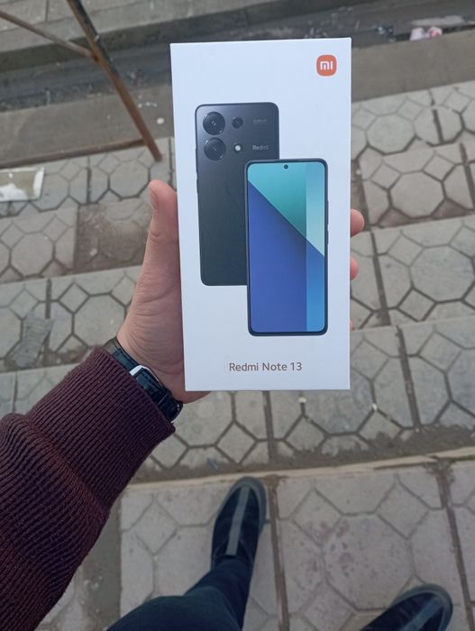 Redmi Note 13 
Holati ideal
Hotira 256 GB
Ram 8 GB
Ime 2 sim otgan
Tel