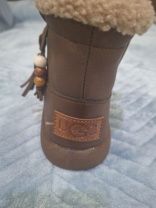 Продам детские сапоги Угги