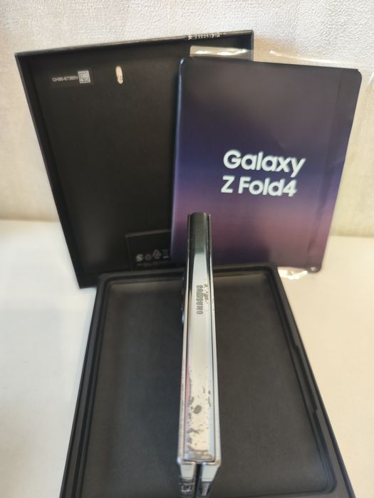 Samsung Galaxy Z Fold4 12/256 ГБ