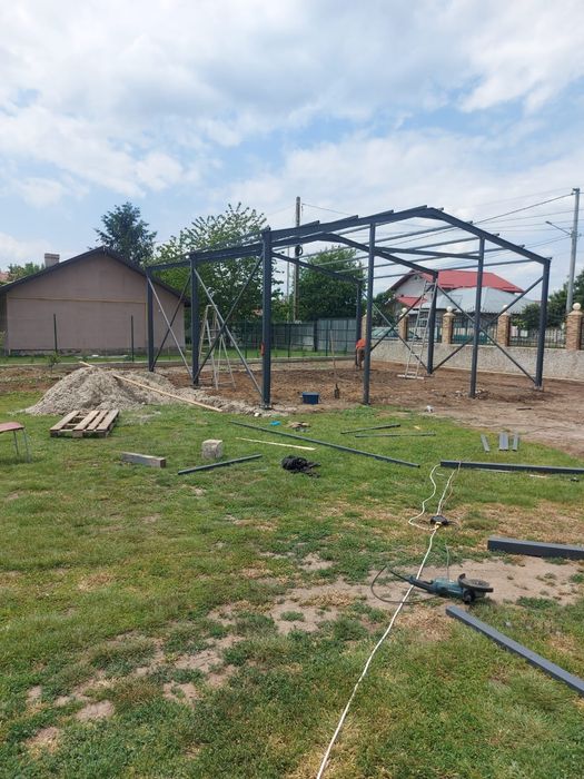 Vând hală metalica