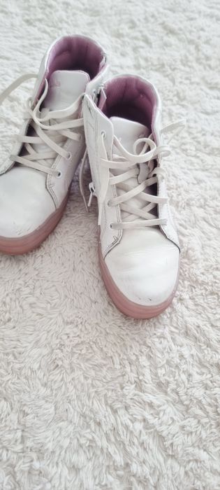 Ghete Clarks nr 31 cu lumini,  piele