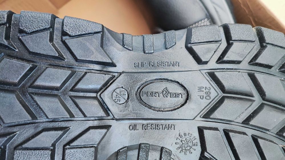 Продам рабочую обувь зимнюю