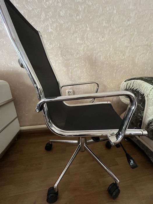 офисный стул сетчатый