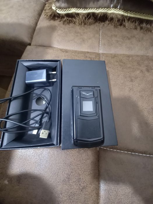 Продам телефон vertu