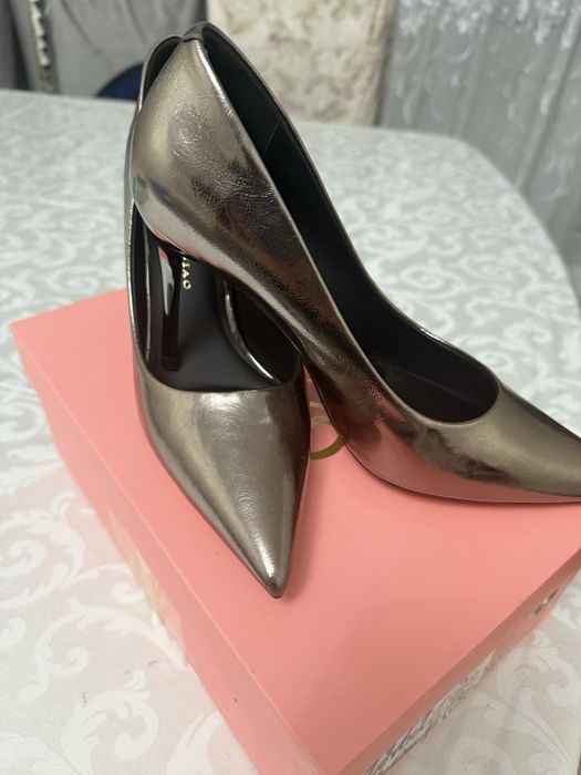 Продаю женские туфли