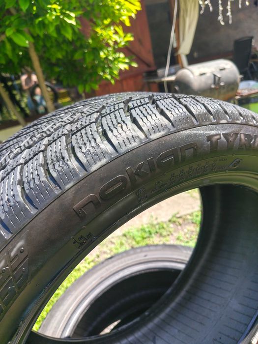 Гуми  235/45/18 4бр. Nokian