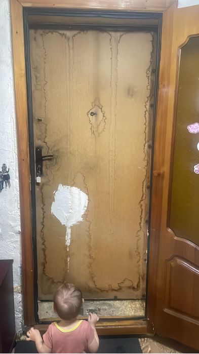 Продам железную дверь