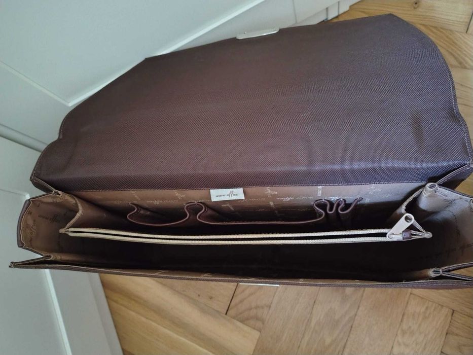 geanta din piele, tip servieta–marca office!