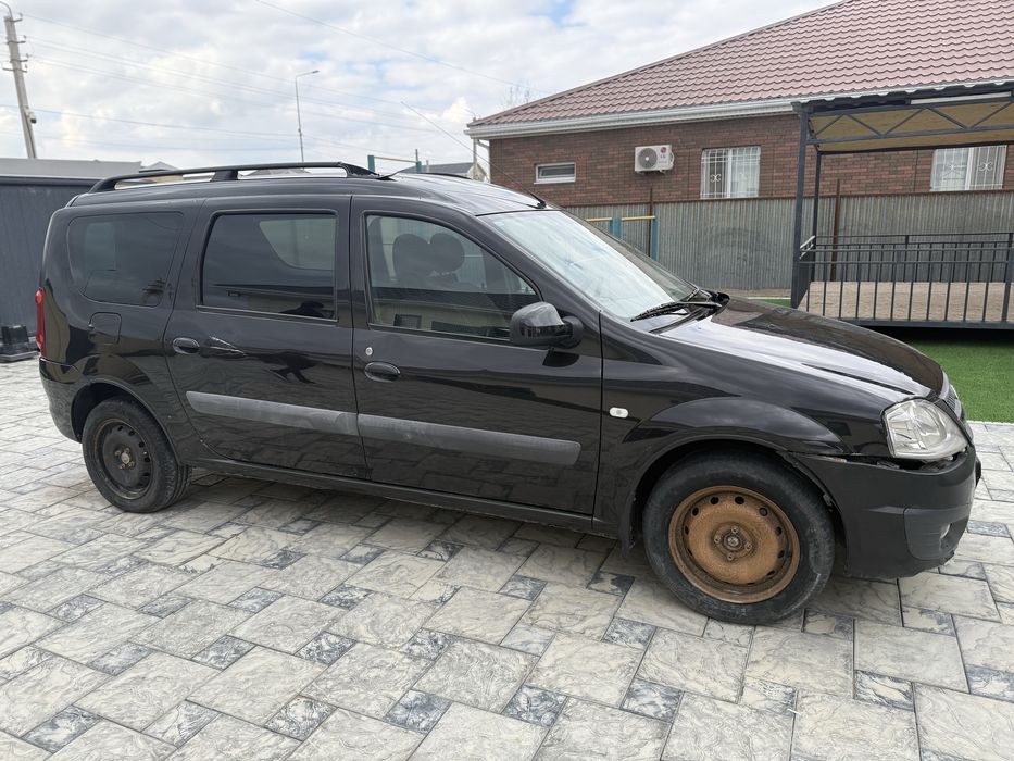 Лада Ларгус продам.
