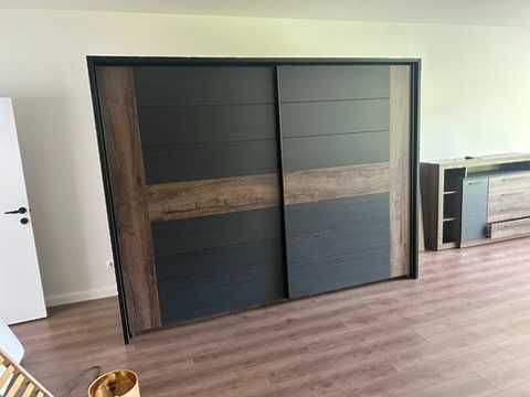 Голям гардероб с плъзгащи врати 280×65×220 см