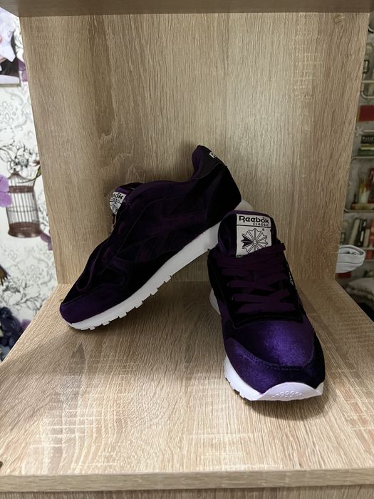 Продам новые кроссовки 36 рр