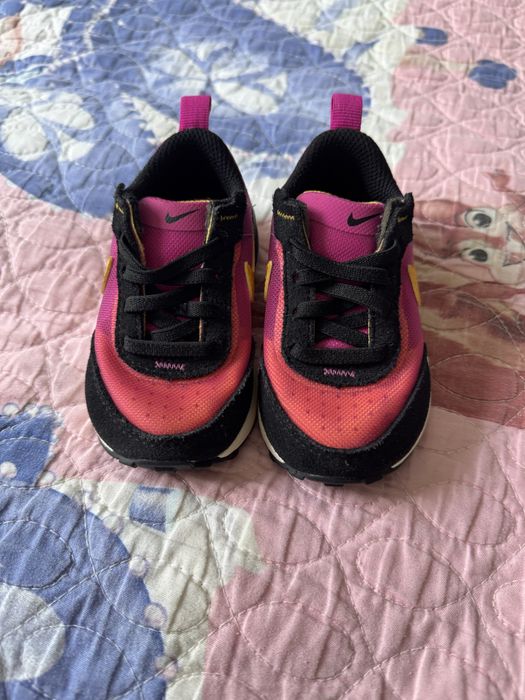 Продаются фирменные новые кросовки