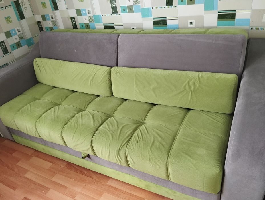 Срочно продаем диван