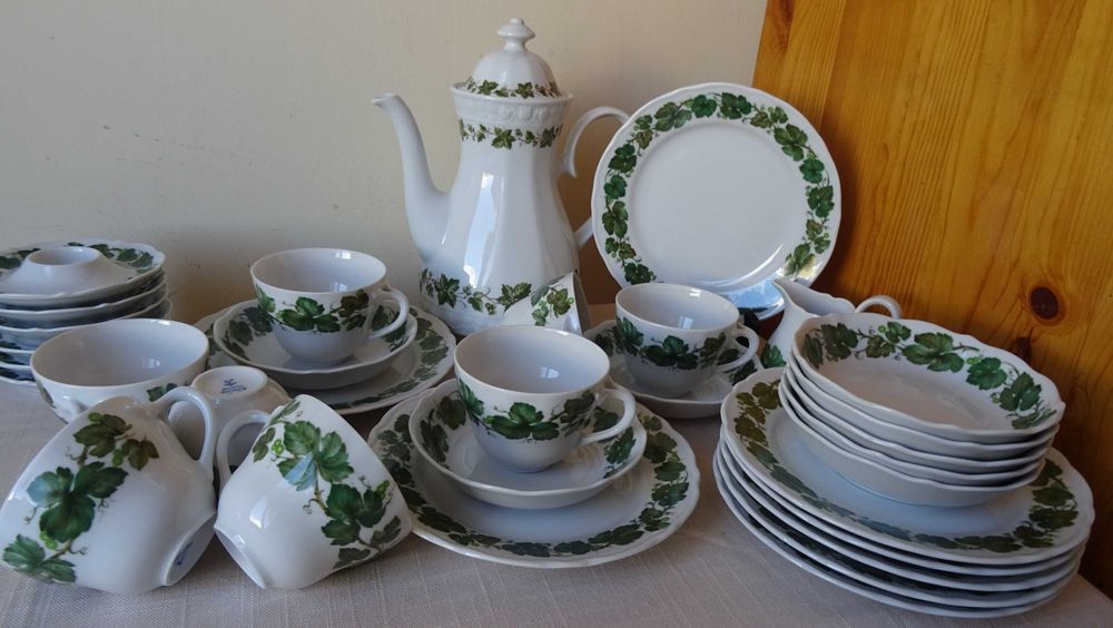 Лозов лист  - Oscar Schaller 1918- 1938 г.  porcelain