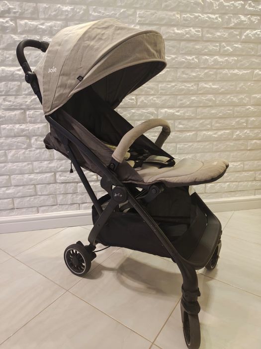 Коляска прогулочная Joie