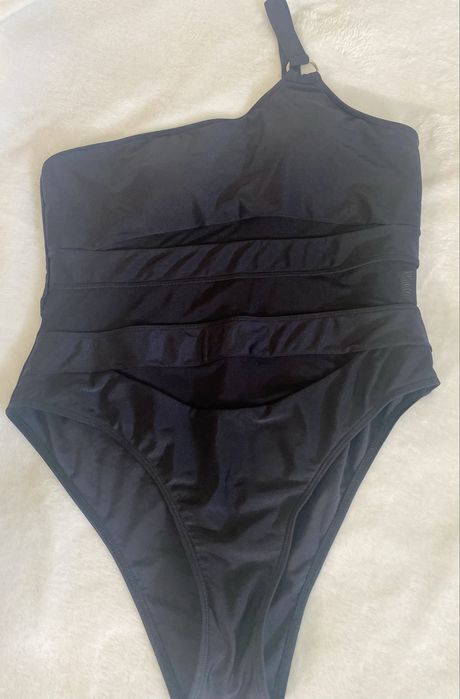 Цял черен бански