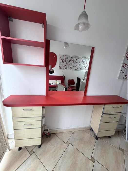 Mobilier coafor ,ce se vede in poze