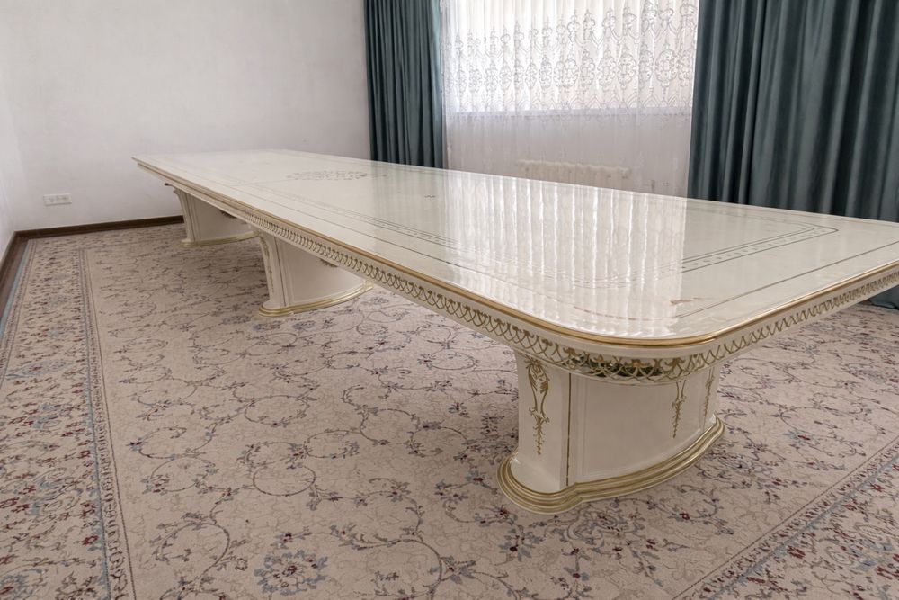 Стол стульямен сатылады