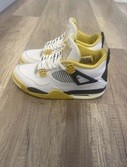 Jordan 4 vivid sulfur
