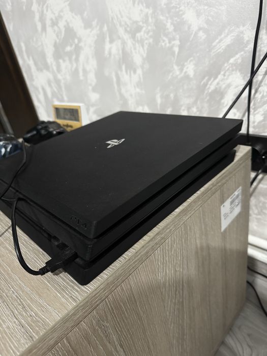 Vand PS4 Pro 1 TB