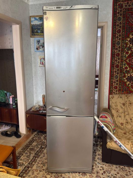 Продам двухкамерный холодильник