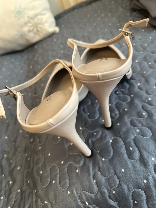 Обувки с ток Zara