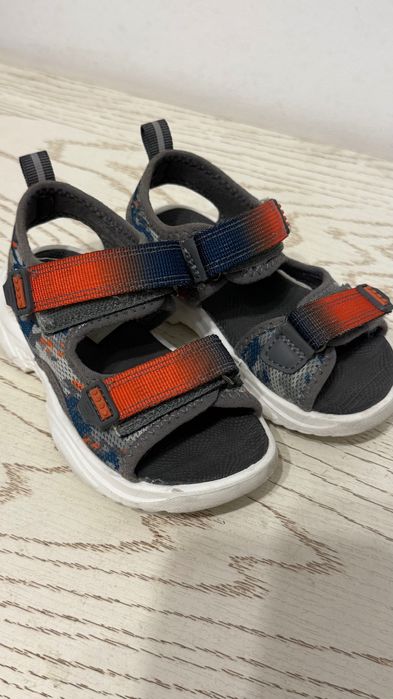 Детские сандалии