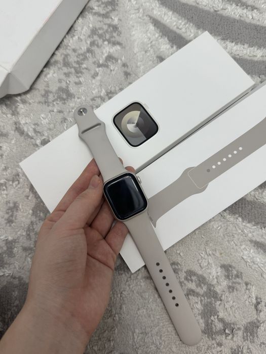 Apple Watch / series 9 / 41 mm / aluminium ceramic case