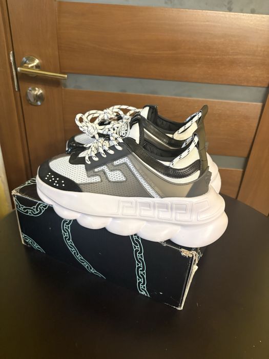 Versace chain reaction