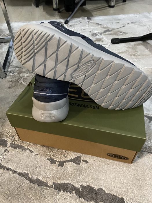 Adidasi barbati Keen