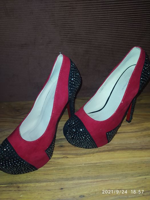 Дамски обувки с висок ток