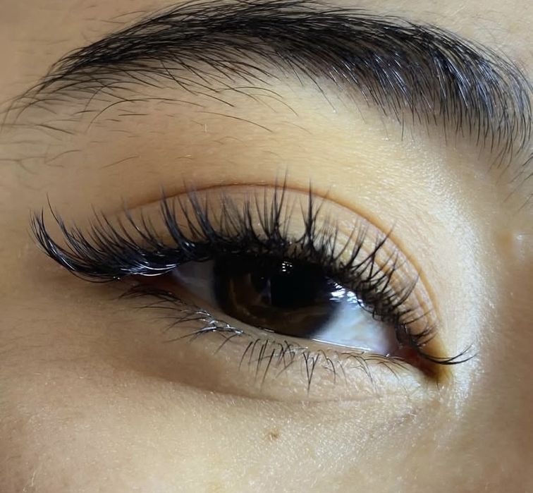 Маникюр и наращивание ресниц