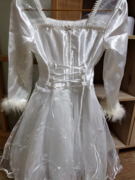 Нарядное красивое белое платье на девочку 6-7 лет
