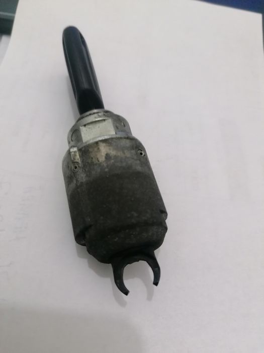 Butuc cheie încuietoare capota Ford Focus 2, broasca capota Ford Focus